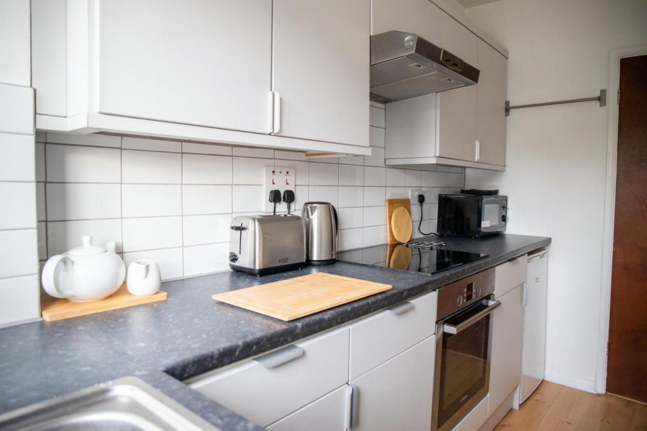 Guestready - Homely Leeds City Apartment Sleep 4 Meanwood Bagian luar foto